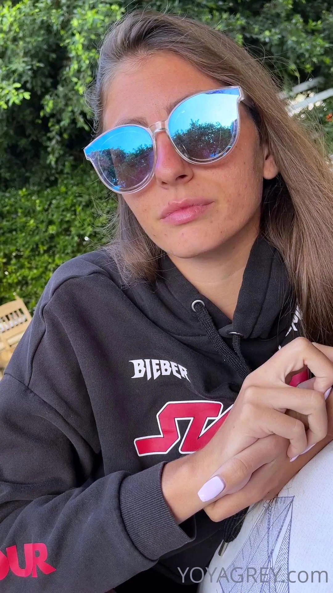 Amateur webcam babe showing her sexual goods