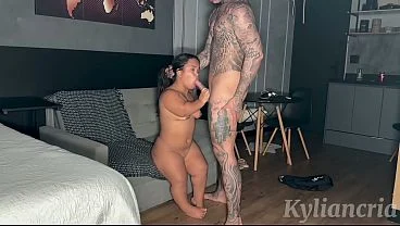 Anã rabuda realizando sonho de fuder com um ator porno