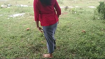 जंगल में चूत में ऊँगली कर रही सौतेली मॉम की नजदीक होटल में दमदार xxxx चुदाई