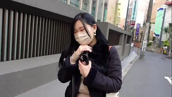 ゆうき(35) 人妻 旦那がお仕事して以来だにお小遣い稼ぎでAV出演 B99(Hカップ) W61 H95 歩く度にニットのタイトスカートが巨尻に張り付いて のっけからテンション爆上げ⤴  https://bit.ly/3hNp6AI