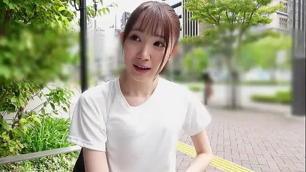 ハメ撮り 細身のちっぱいJK未熟マンコにおじさんチンポでガン突き。部活終わりの汗で湿ったマ○コを舐めまわし窓際で真昼間から見せつけSEX。