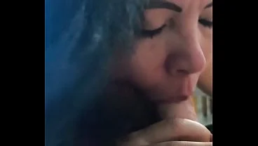 Entregador do Ifood gozou na minha boca porque eu não tinha como pagar o lanche, terminei sendo lanchada e o marido corno nem sabe