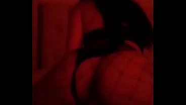 Le acaricio el ano mientras le entierro la verga a la pequeña latina