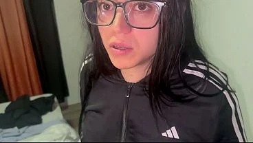 saliendo de la universidad con compañero me invita a comer luego pago asi