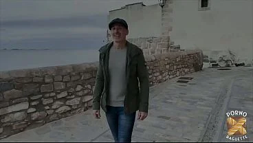 Selinah, blonde mignonne, dévore une belle bite