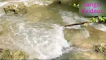 tak bisa menahan nafsu pasangan ini berhubungan badan di pinggir sungai sampai crot didalam