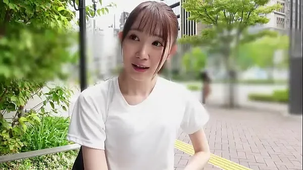 ハメ撮り 細身のちっぱいJK未熟マンコにおじさんチンポでガン突き。部活終わりの汗で湿ったマ○コを舐めまわし窓際で真昼間から見せつけSEX。