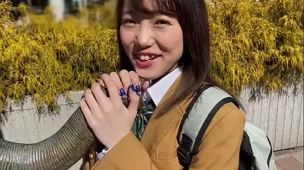 ハメ撮り　制服のままの生ハメ中出しエッチ。勝手に発情し即絶頂するどすけべ。かなりの不思議ちゃんですがエッチになるとギャップがエロい。ゴムなし生ハメ正常位で絶頂に達する。制服 素人 中出し 個人撮影 美 女子校生 可愛い　https://bit.ly/33huWX8