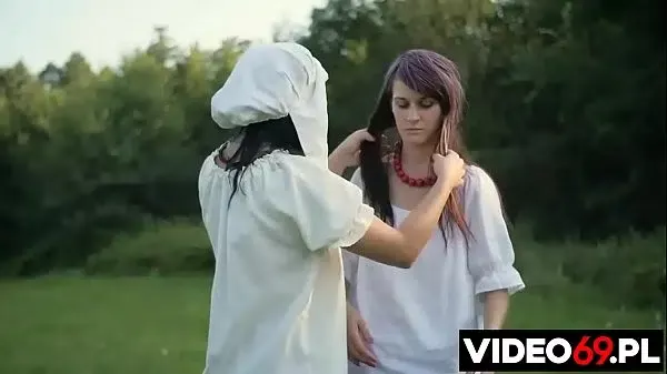 Darmowe filmy erotyczne – Pocieszycielka – występują Karina i Sylwia [ Cała wieś ]