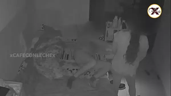 LA NOVIA DE MI JEFE me cacha masturbandome y me hace follarla para no decirle a mi jefe